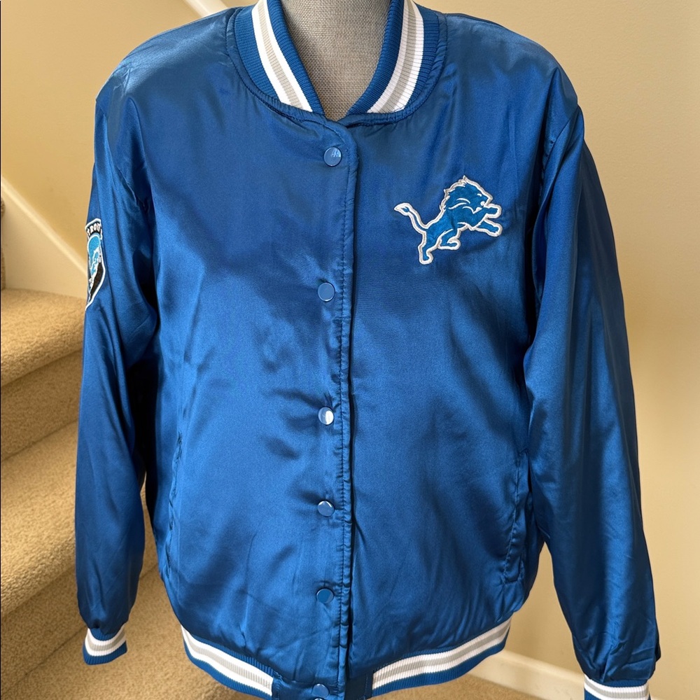 Blue Satin Women’s Varsity Lions Jacket w/sewed on gray letters/lion/patch. XL.